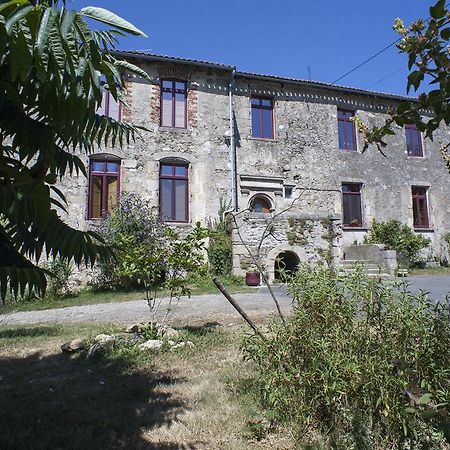 Bed and Breakfast Logis De Riparfonds Bressuire Exterior foto