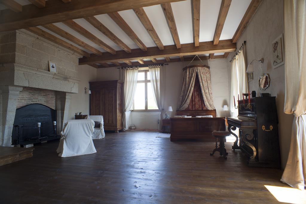 Bed and Breakfast Logis De Riparfonds Bressuire Exterior foto