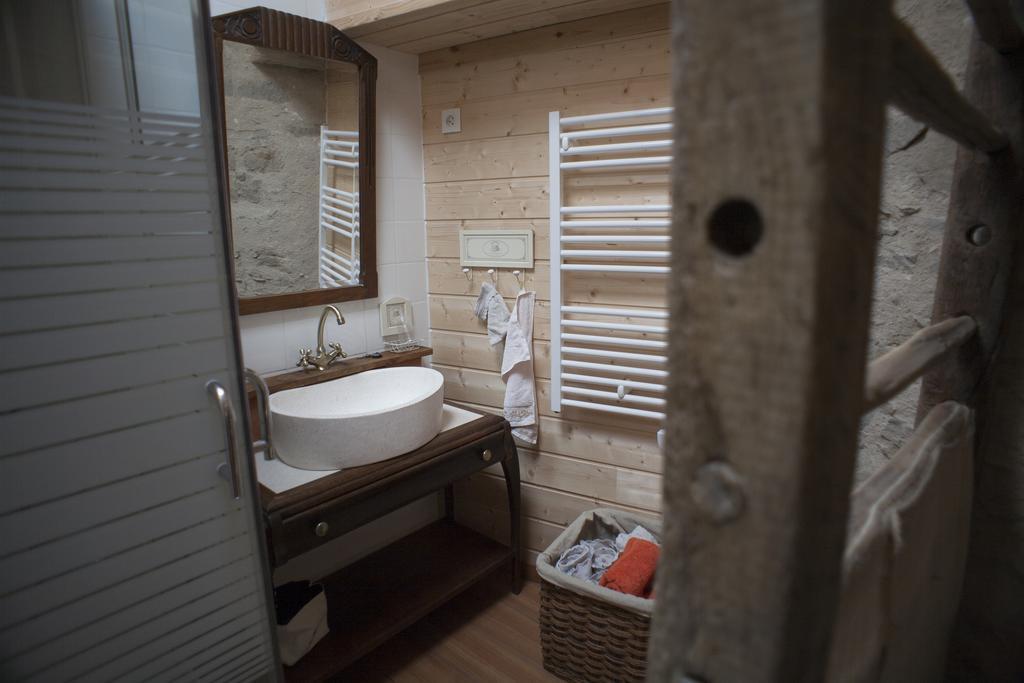 Bed and Breakfast Logis De Riparfonds Bressuire Exterior foto