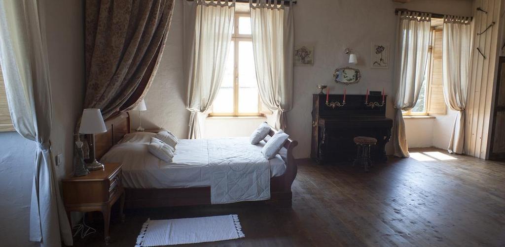 Bed and Breakfast Logis De Riparfonds Bressuire Exterior foto