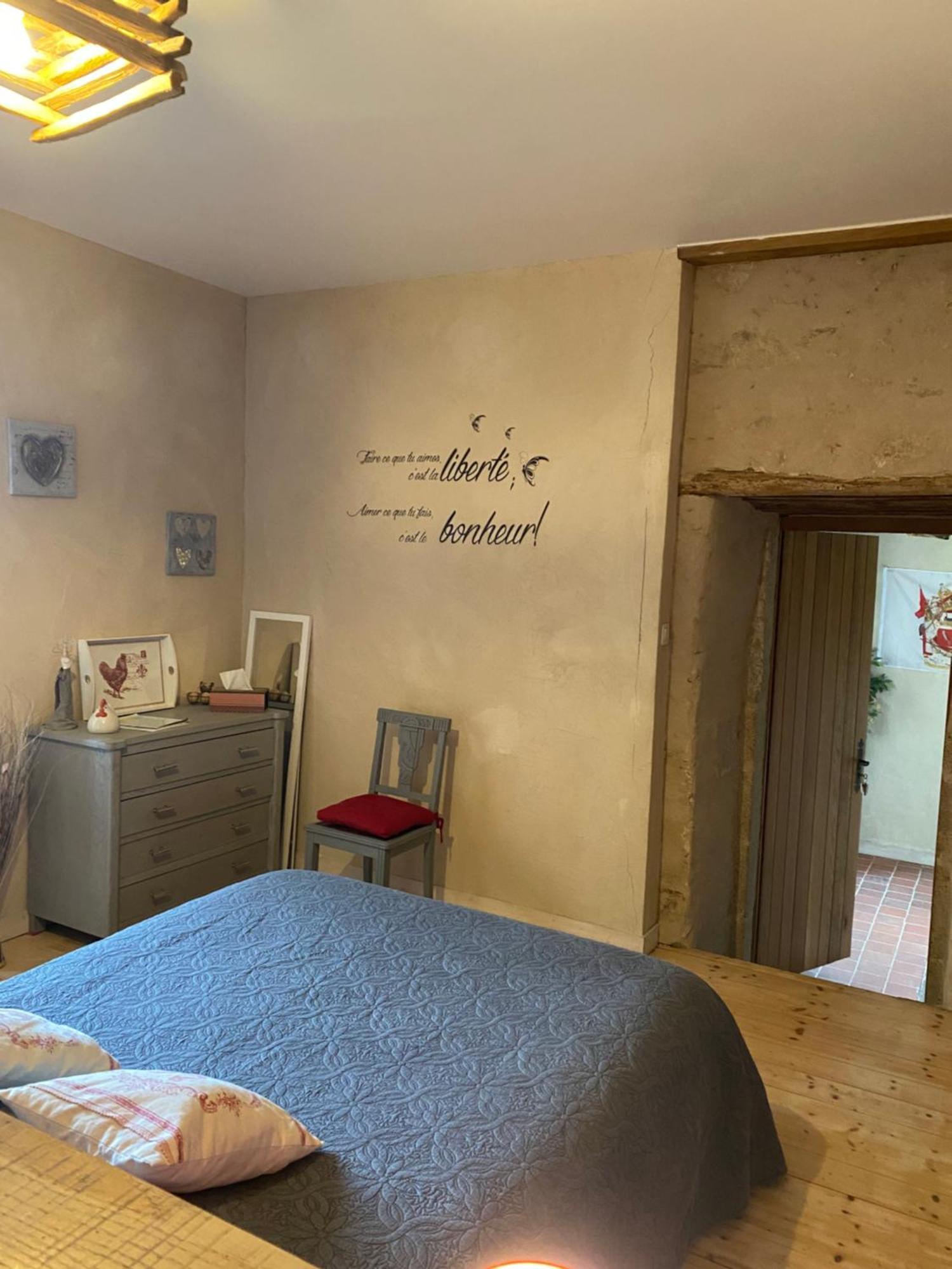 Bed and Breakfast Logis De Riparfonds Bressuire Exterior foto