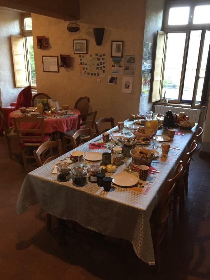 Bed and Breakfast Logis De Riparfonds Bressuire Exterior foto